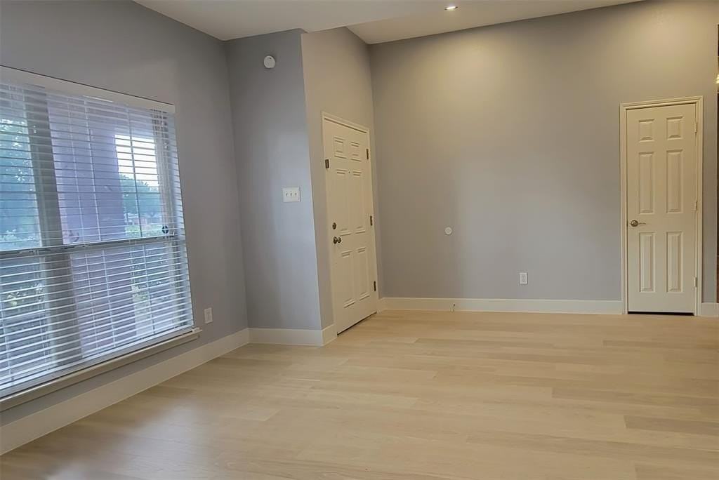 424 Ambrose Drive - Photo 6 of 15