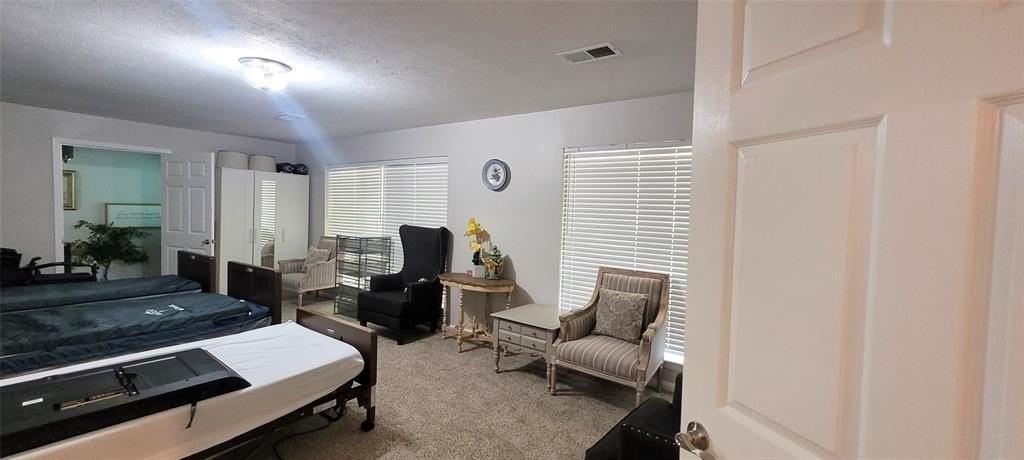 204 Overhill Drive - Photo 4 of 40