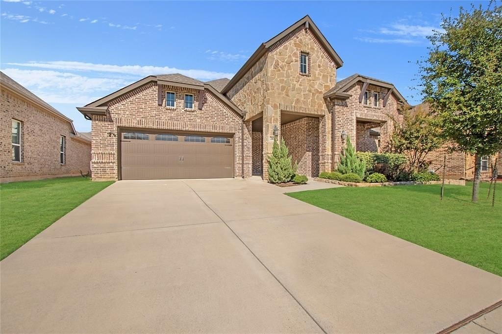 2811 Diamond Ridge Drive - Photo 2 of 35