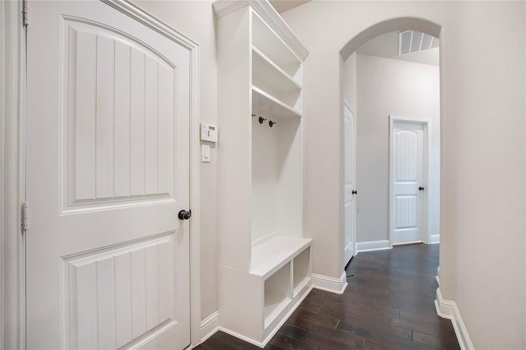 2811 Diamond Ridge Drive - Photo 6 of 35