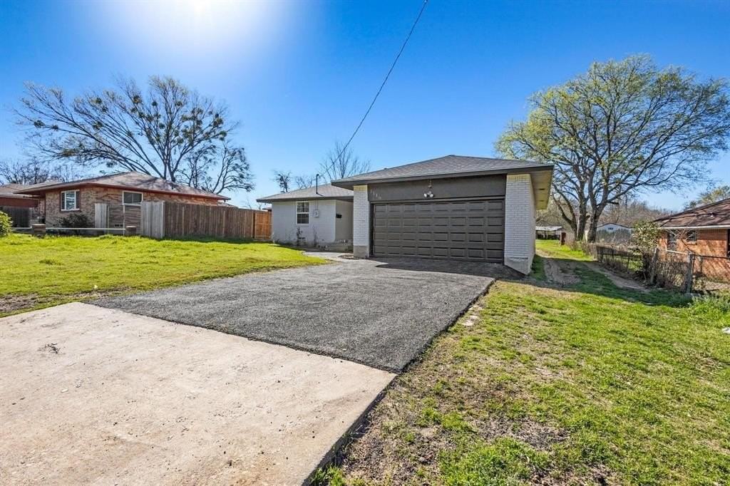 1116 Oxbow Lane - Photo 2 of 20