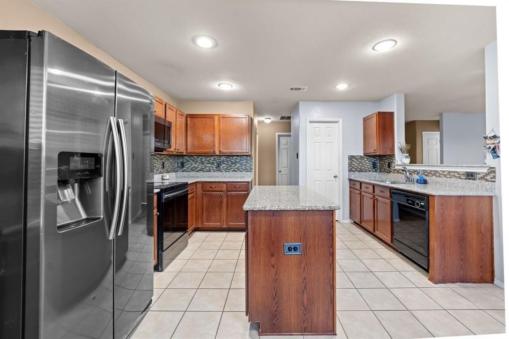 412 Sandy Creek Drive - Photo 4 of 27