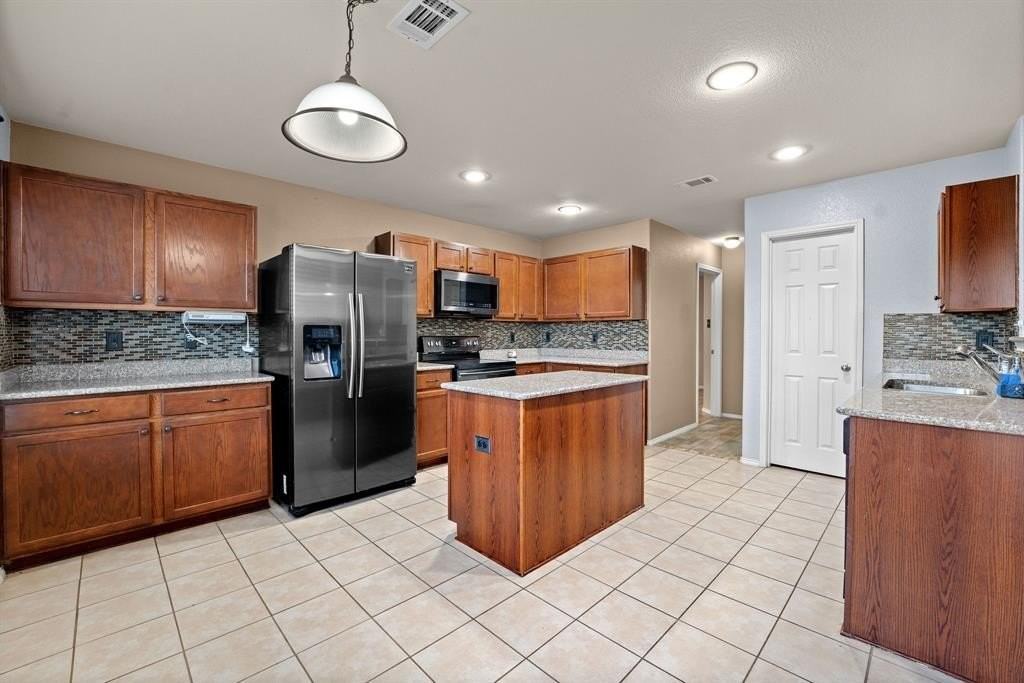 412 Sandy Creek Drive - Photo 5 of 27