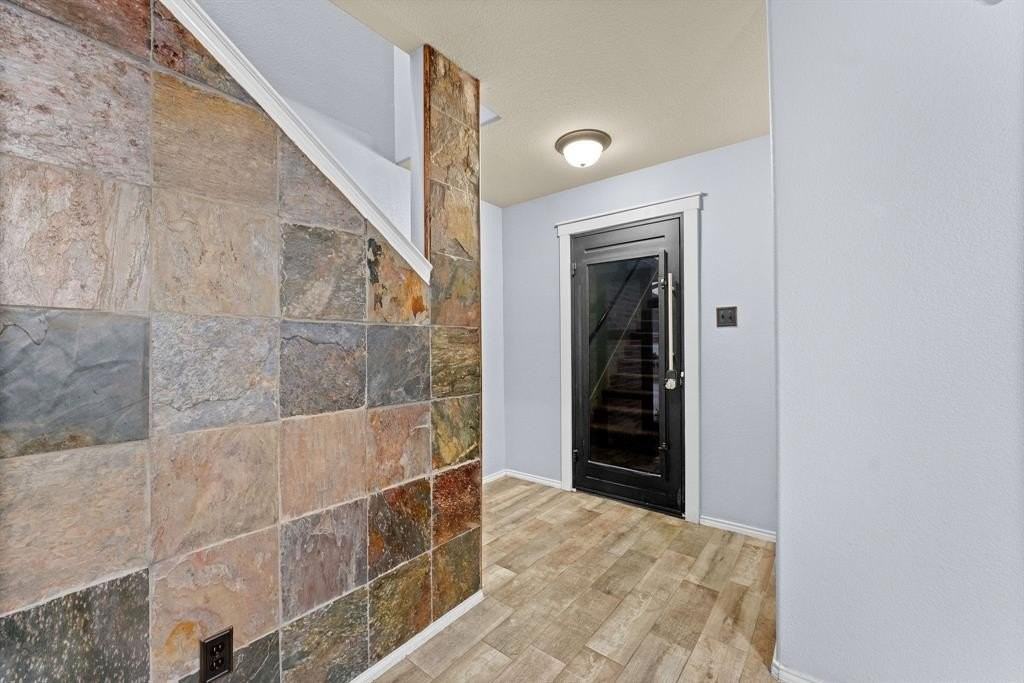 412 Sandy Creek Drive - Photo 6 of 27