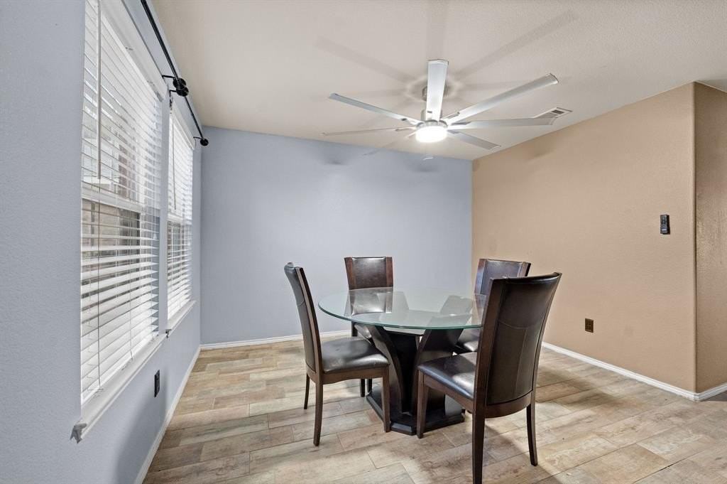 412 Sandy Creek Drive - Photo 7 of 27