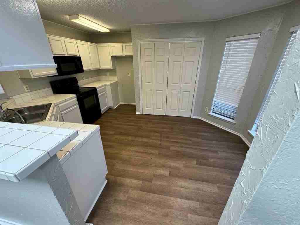 1033 Morningside Ct - Photo 4 of 18