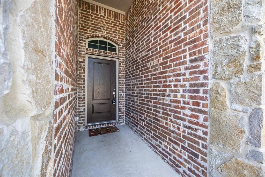 4037 Woodford Drive - Photo 4 of 34