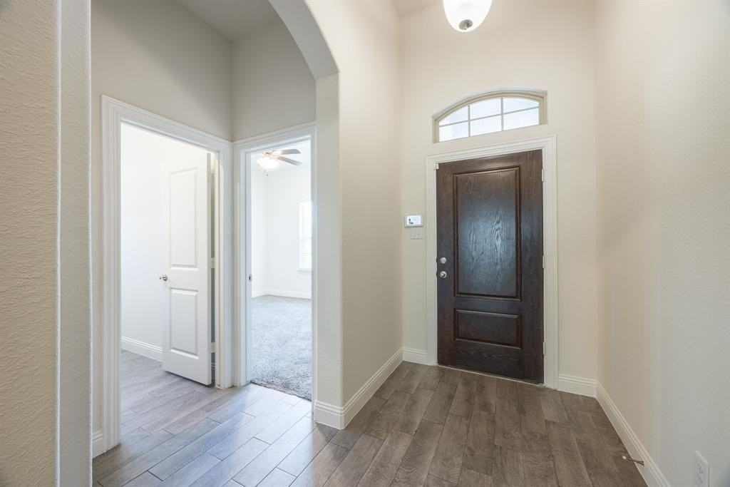 4037 Woodford Drive - Photo 5 of 34