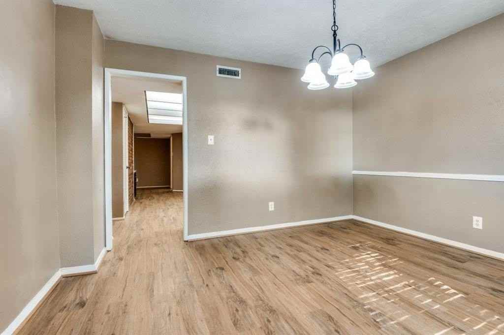 801 Wood Glen - Photo 4 of 40