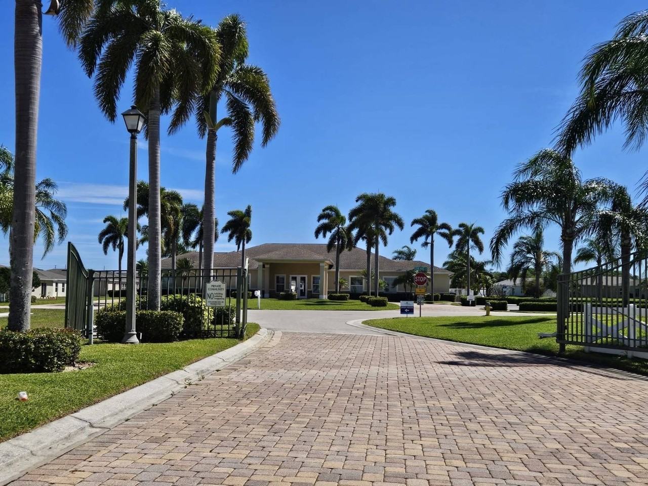 1848 Grand Ridge Street - Photo 3 of 33