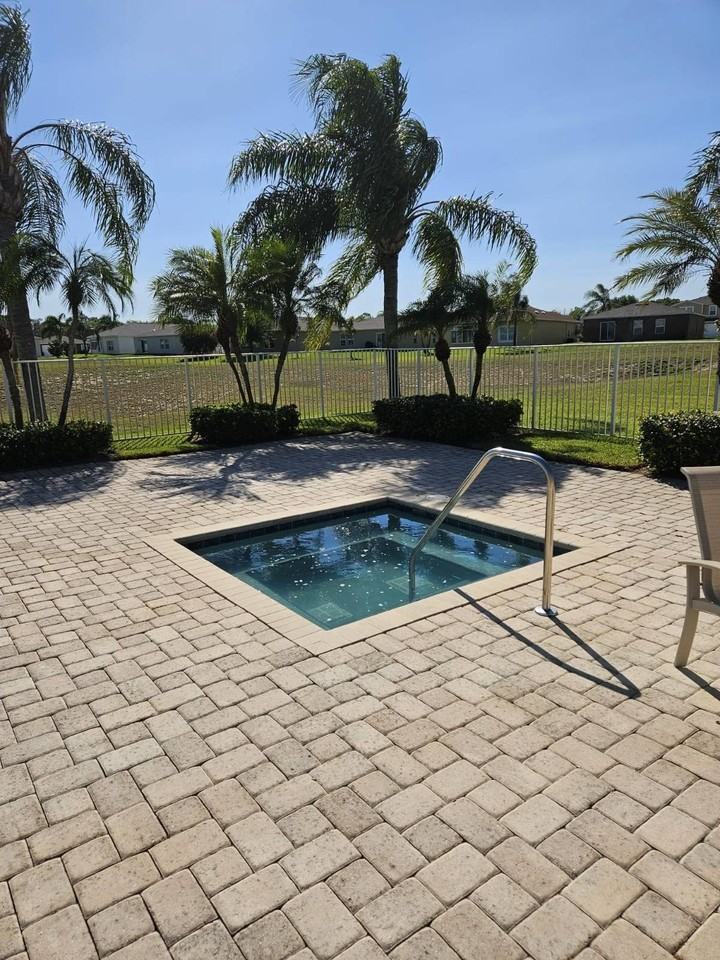 1848 Grand Ridge Street - Photo 7 of 33