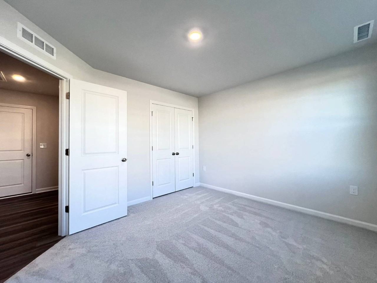 1988 Rosedale Ridge Avenue - Photo 5 of 43