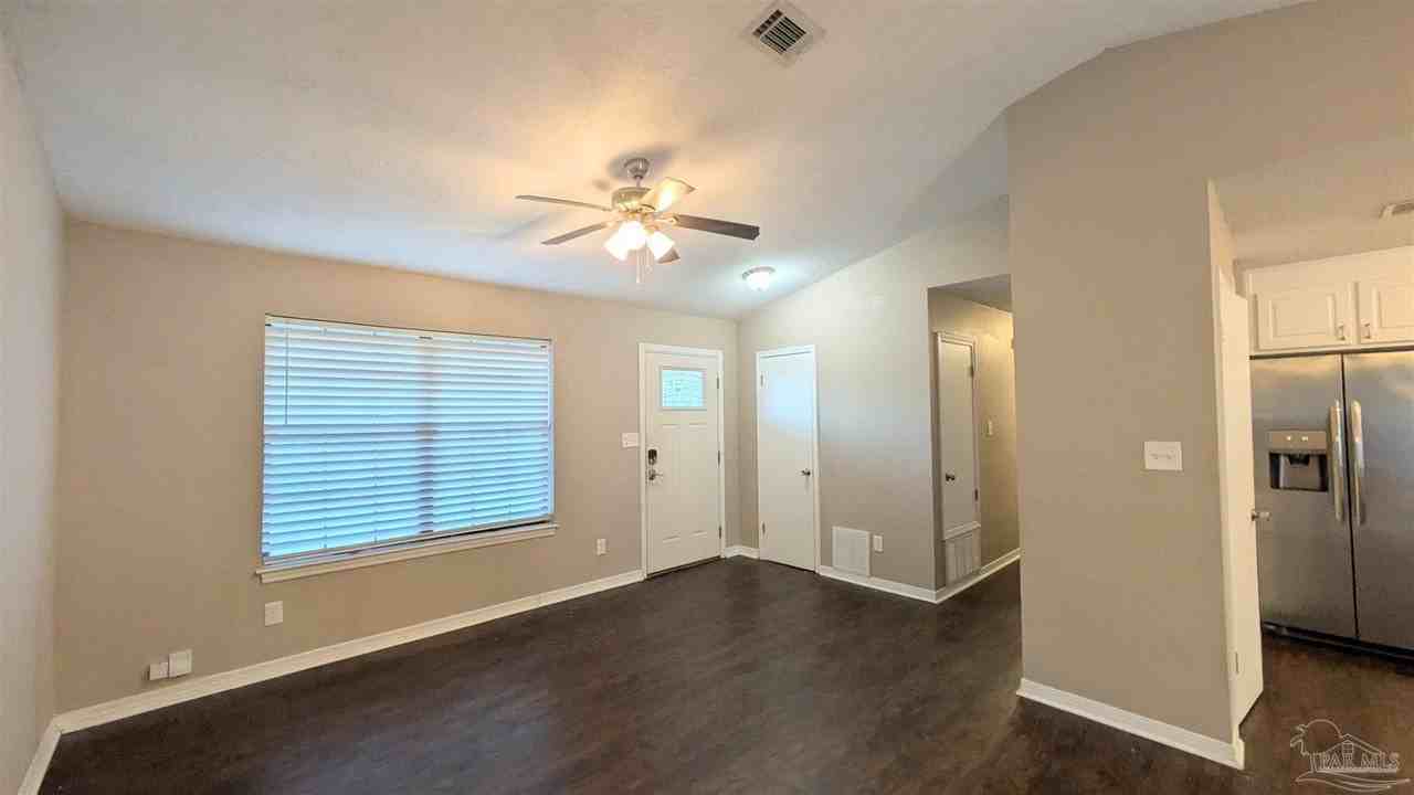 7524 Sandy Creek Drive - Photo 5 of 32