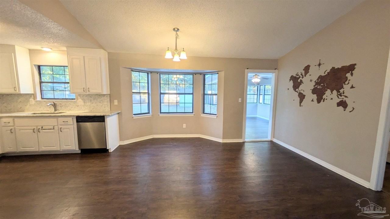 7524 Sandy Creek Drive - Photo 6 of 32