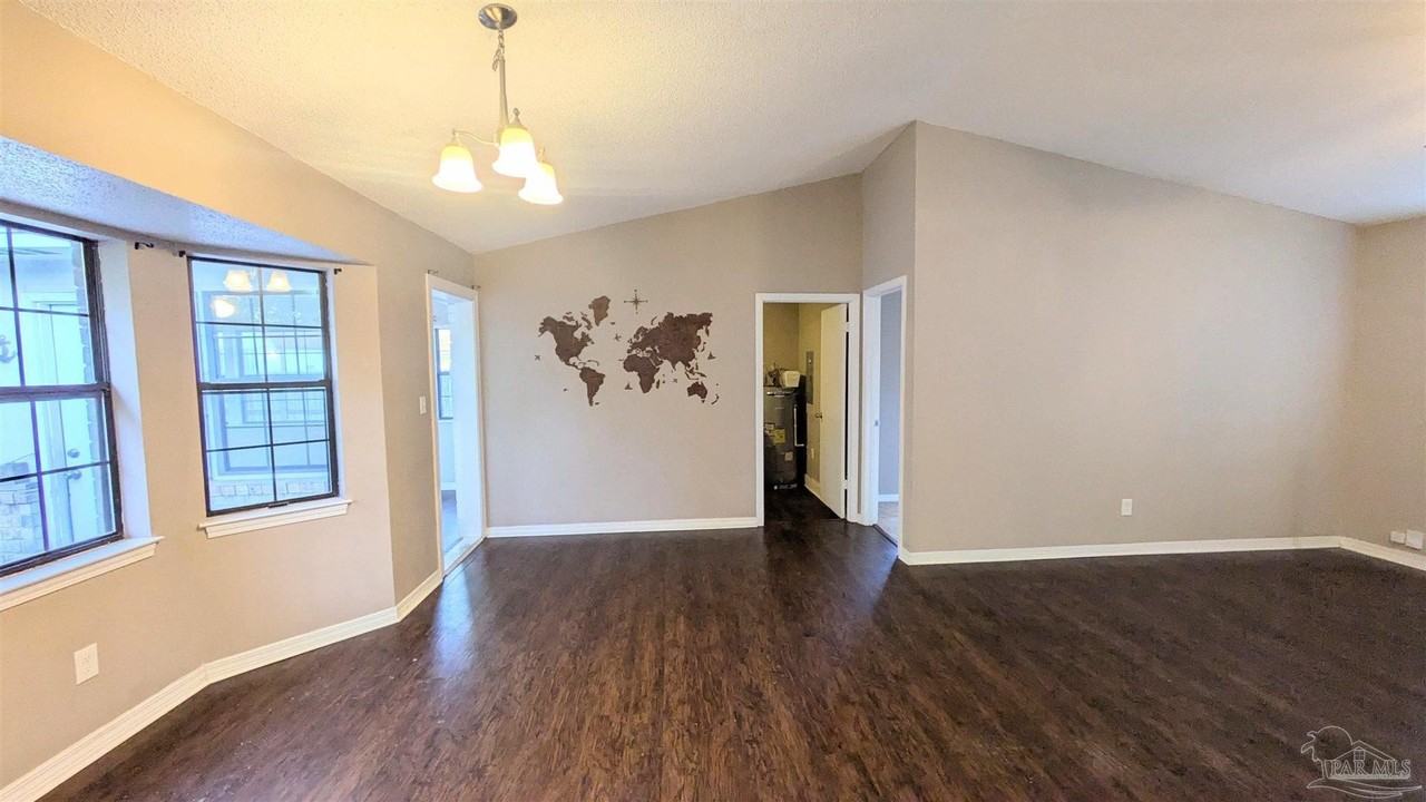 7524 Sandy Creek Drive - Photo 7 of 32