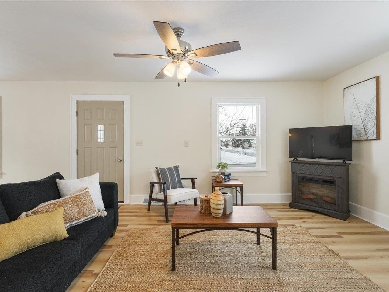 7643 Rogers Street - Photo 6 of 39