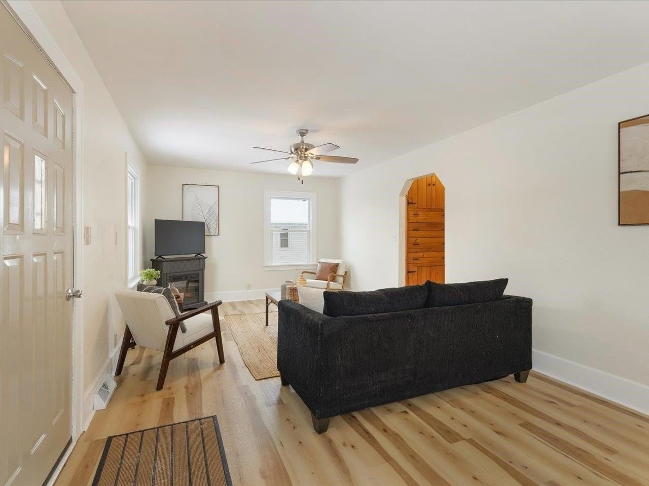 7643 Rogers Street - Photo 7 of 39