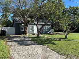 823 Northeast 14th Place - Photo 1 of 1