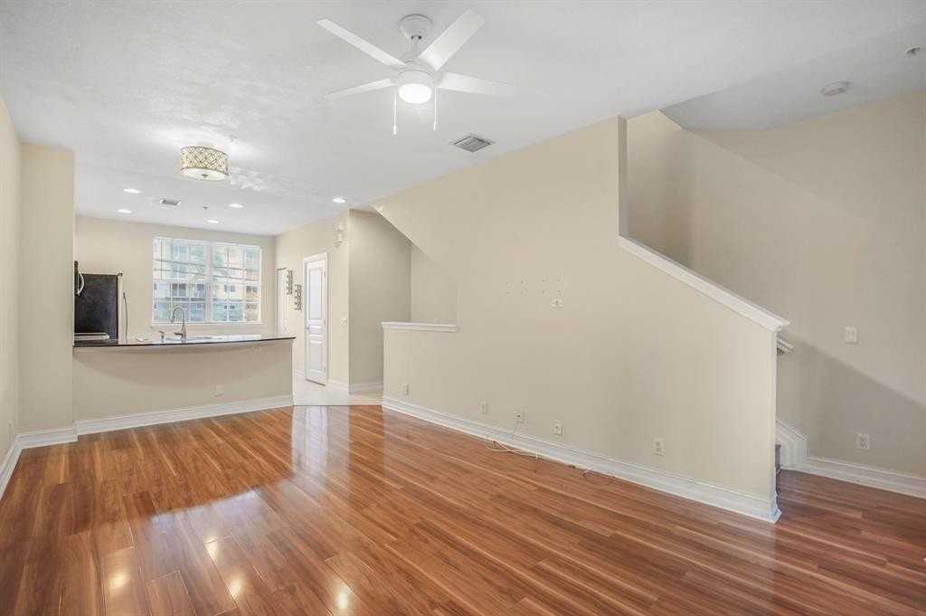 438 Northeast 2nd Avenue - Photo 5 of 28