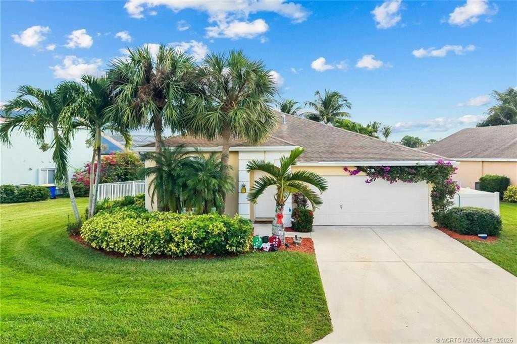 4668 Southeast Winter Haven Court - Photo 3 of 33