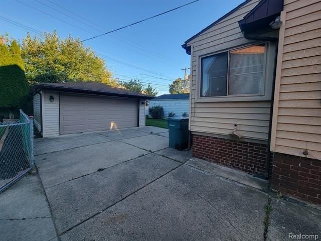 6520 Hartwell Street - Photo 7 of 34