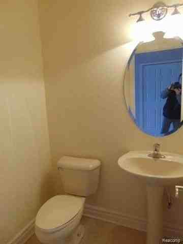 37165 Berkleigh Court - Photo 4 of 32