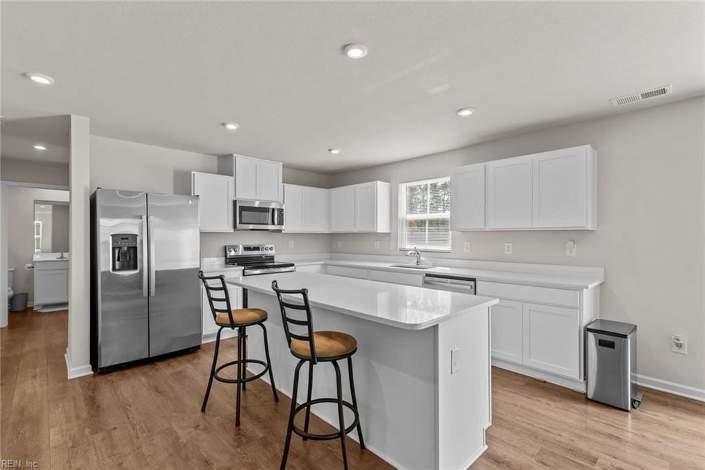 223 Monmouth St - Photo 5 of 35