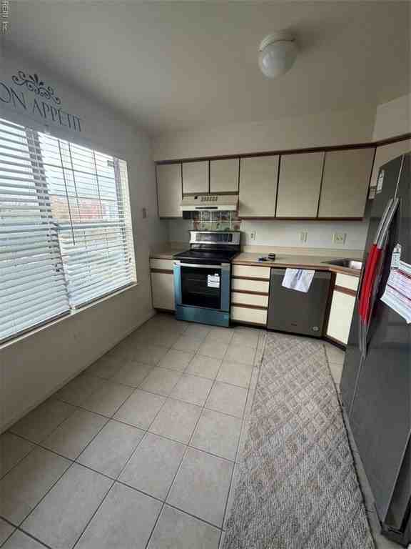 616 Shoreham Court - Photo 3 of 7