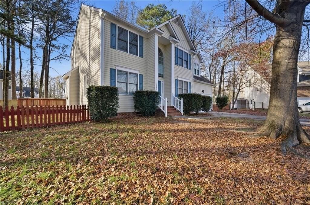 1009 Friar Tuck Court - Photo 2 of 43