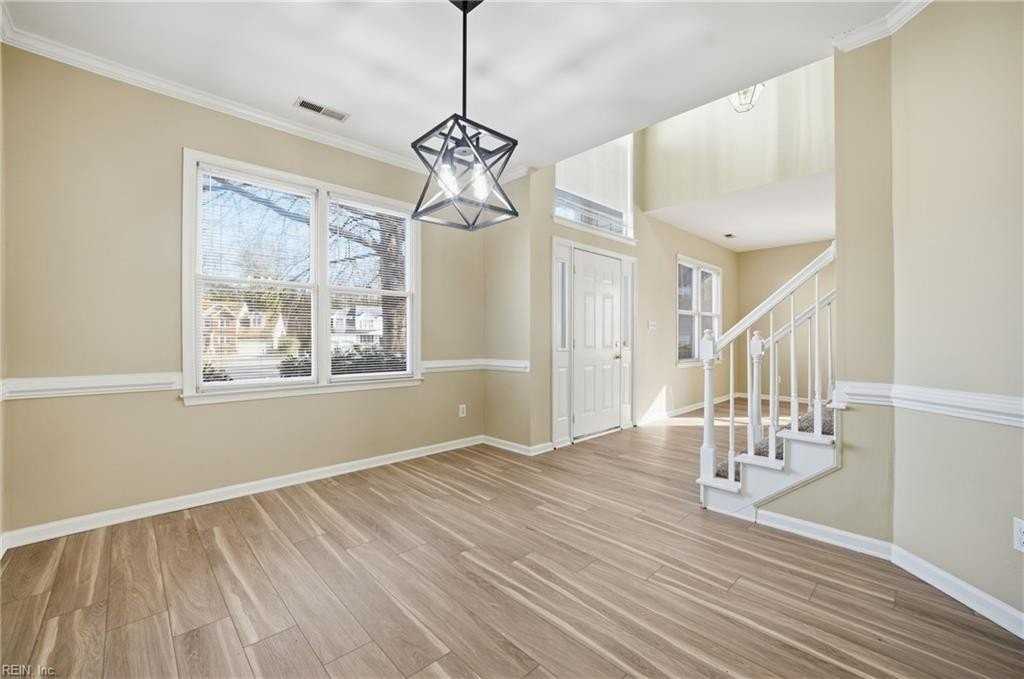 1009 Friar Tuck Court - Photo 5 of 43