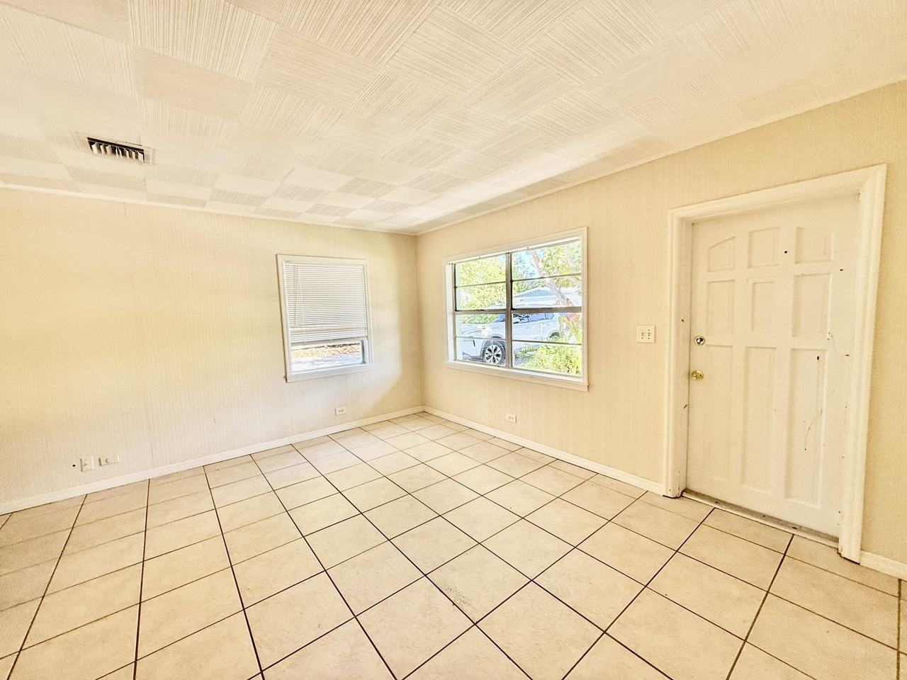 1050 Northeast Wright Avenue - Photo 6 of 13