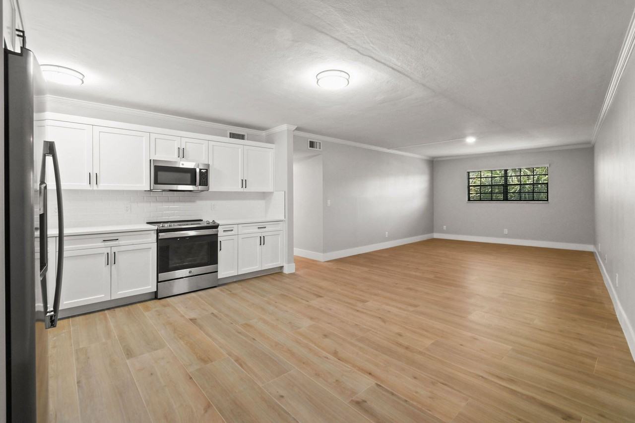 324 Southwind Dr #15 - Photo 2 of 31