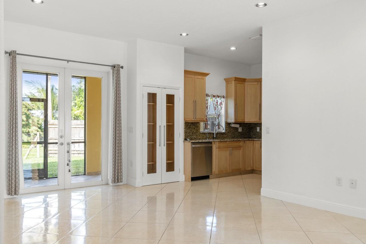 9353 Rodeo Drive - Photo 6 of 14