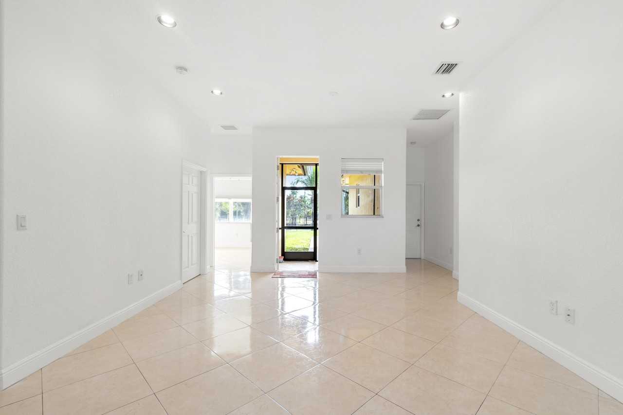 9353 Rodeo Drive - Photo 7 of 14