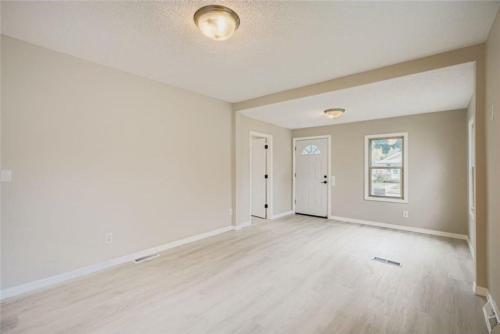 4643 North Emerson Avenue - Photo 2 of 17