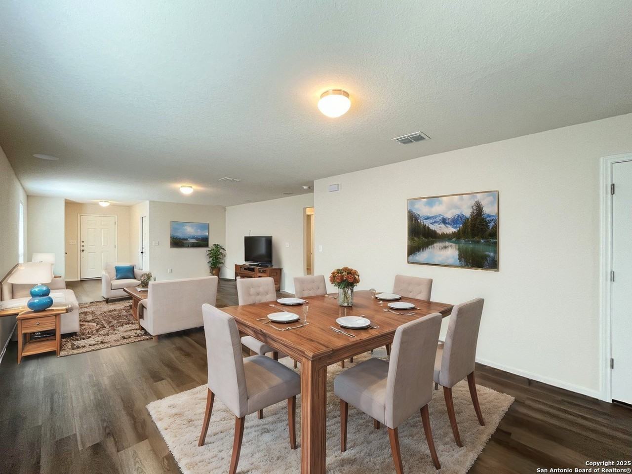 10823 Airmen Dr - Photo 3 of 33