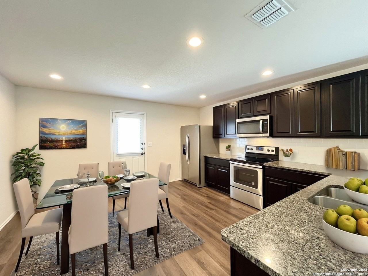 10823 Airmen Dr - Photo 6 of 33