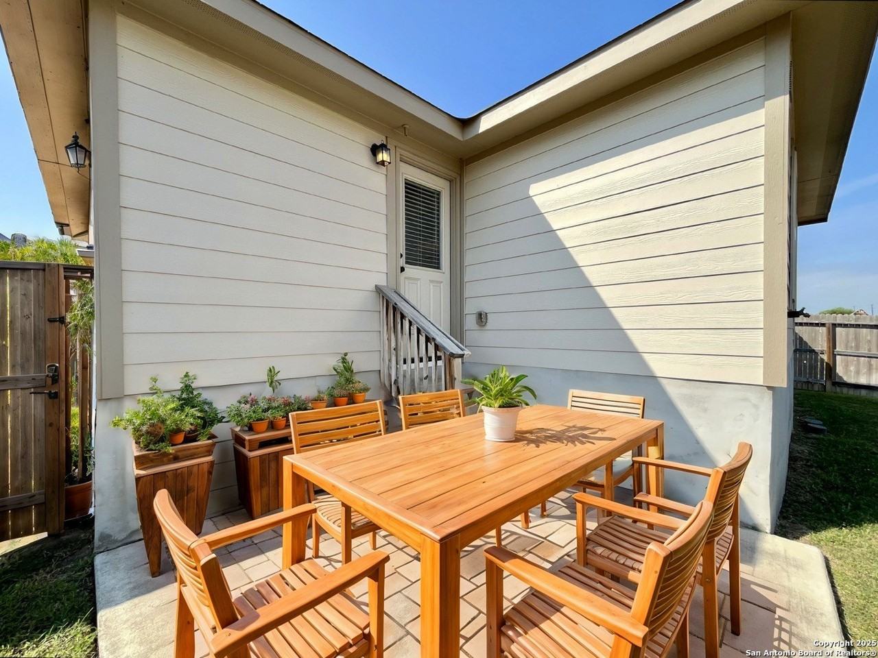 10823 Airmen Dr - Photo 7 of 33