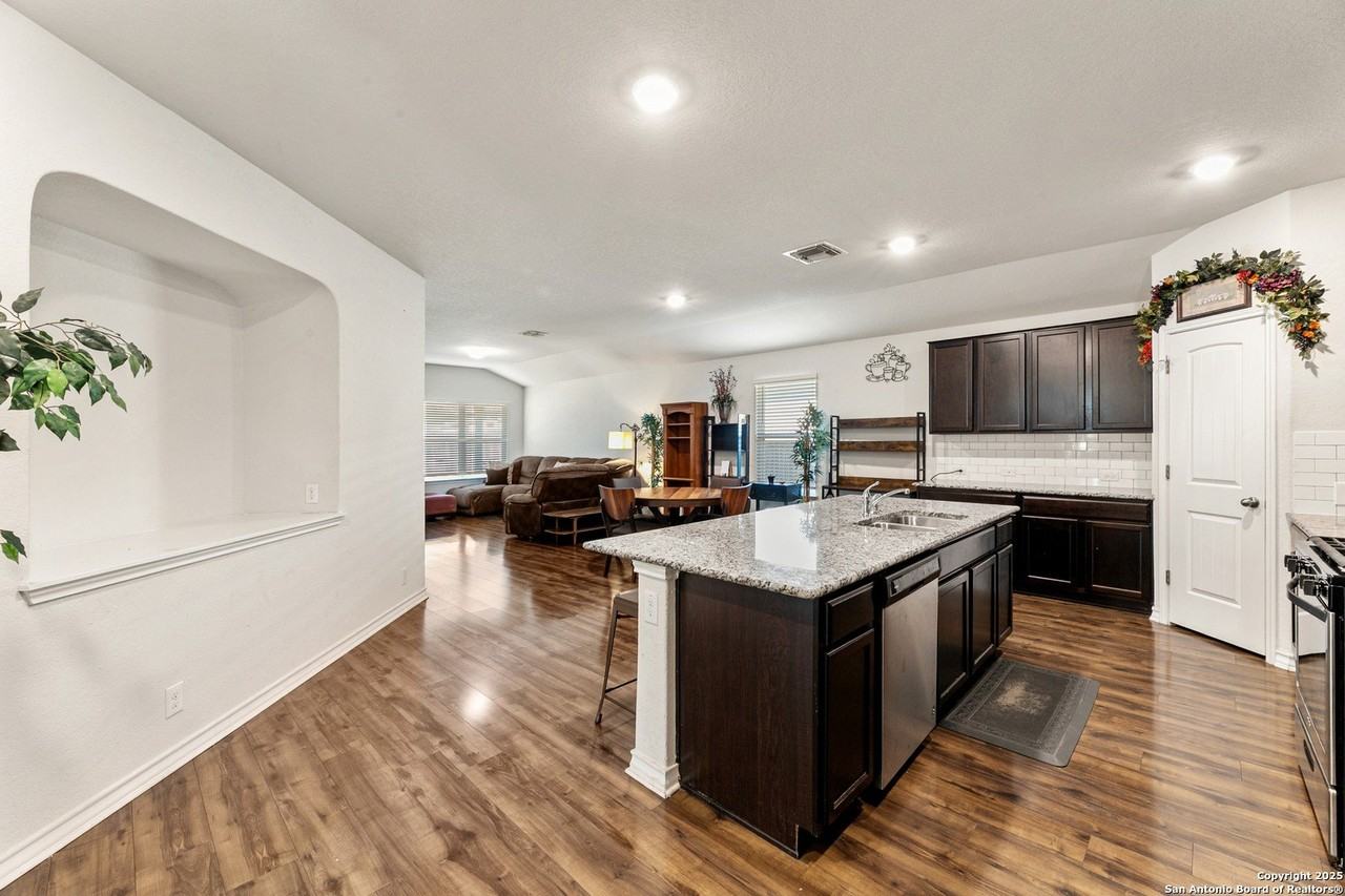 9711 Bratten Rise - Photo 3 of 19