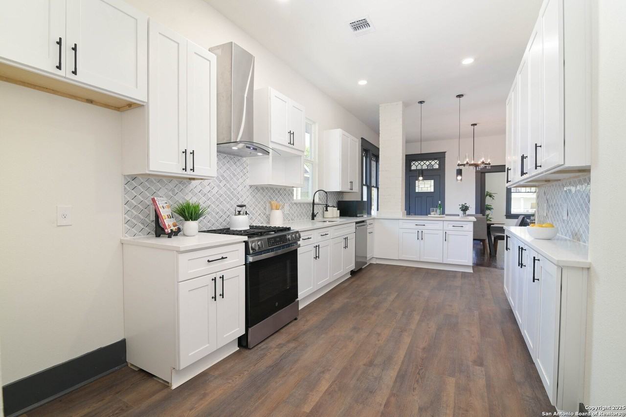 207 Loretta Pl - Photo 7 of 30