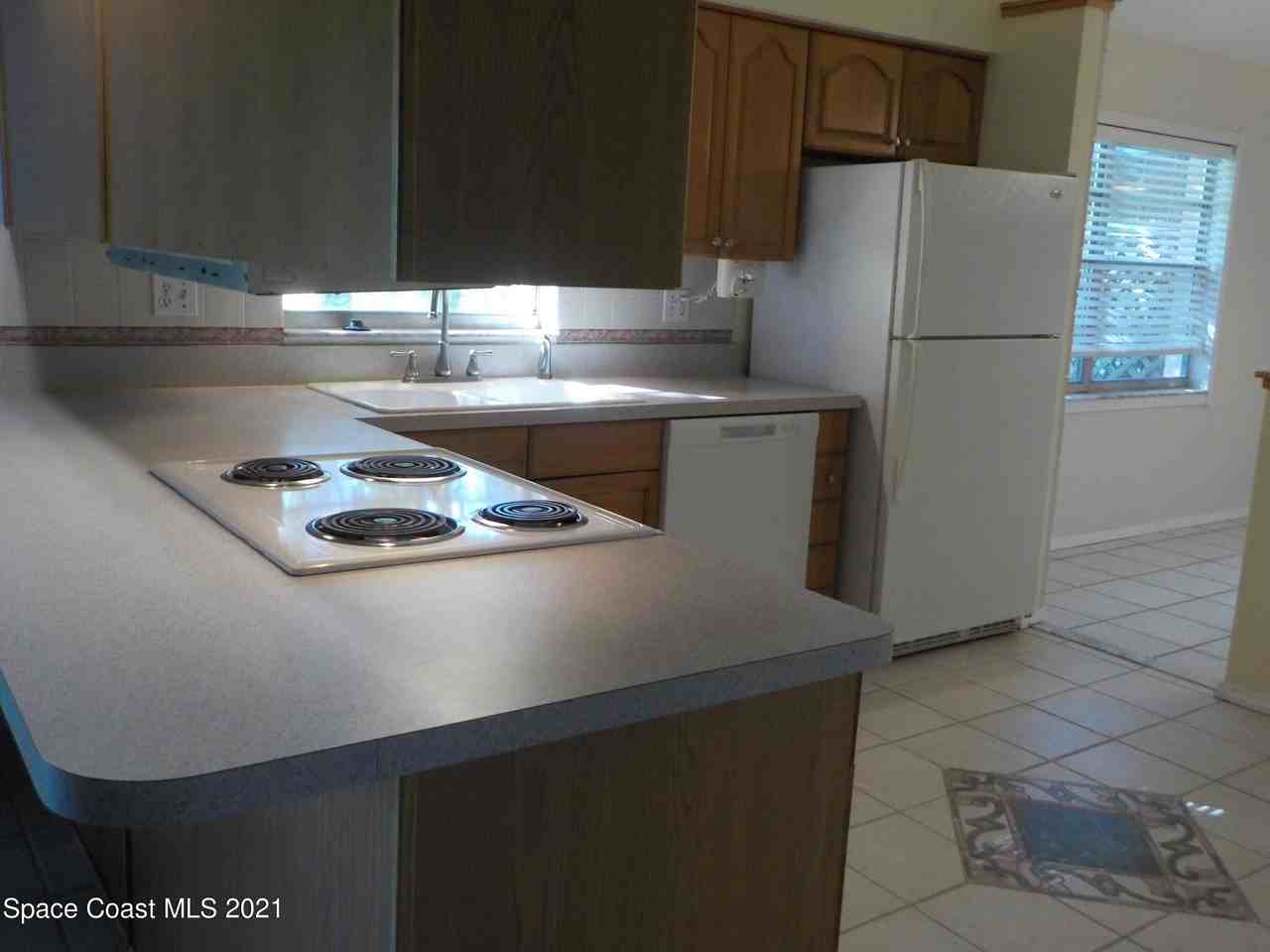 520 Avondale Road Northeast - Photo 5 of 14