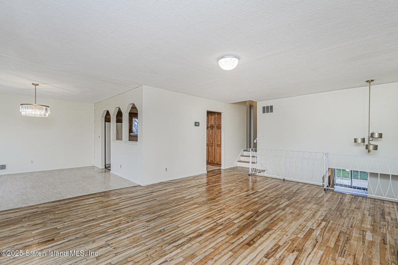 219 South Mann Avenue - Photo 4 of 15