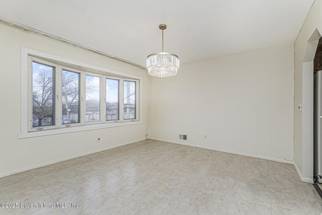 219 South Mann Avenue - Photo 5 of 15