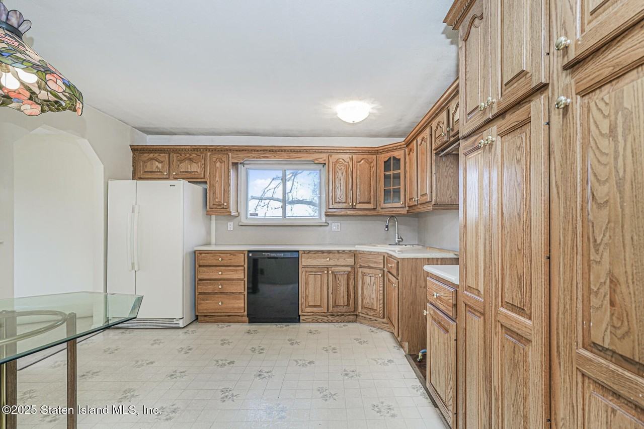 219 South Mann Avenue - Photo 7 of 15