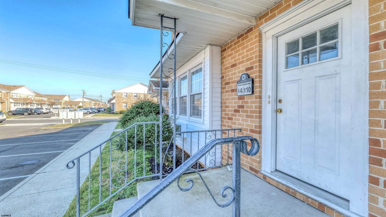 705 N Dudley Ave - Photo 2 of 16