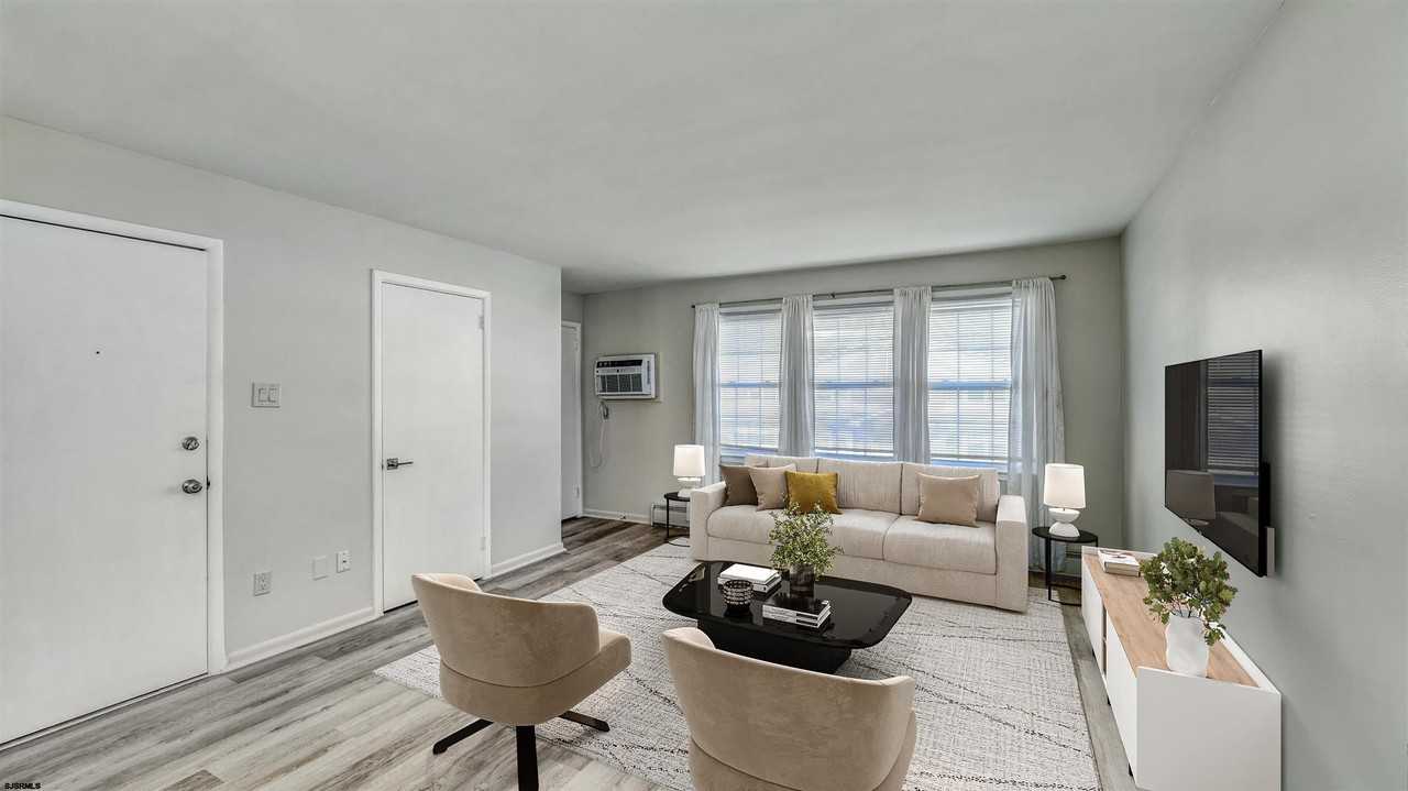 705 N Dudley Ave - Photo 3 of 16