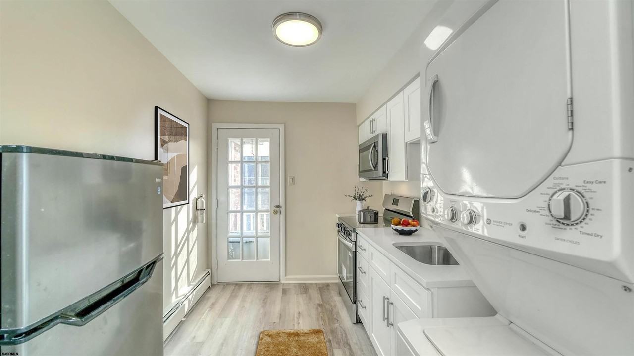 705 N Dudley Ave - Photo 7 of 16