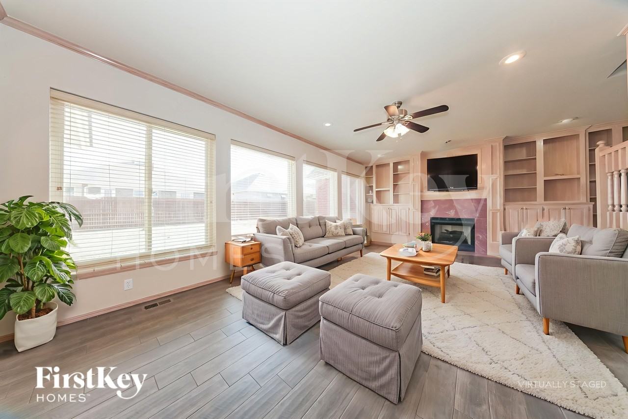 1216 Pine Vly - Photo 3 of 19