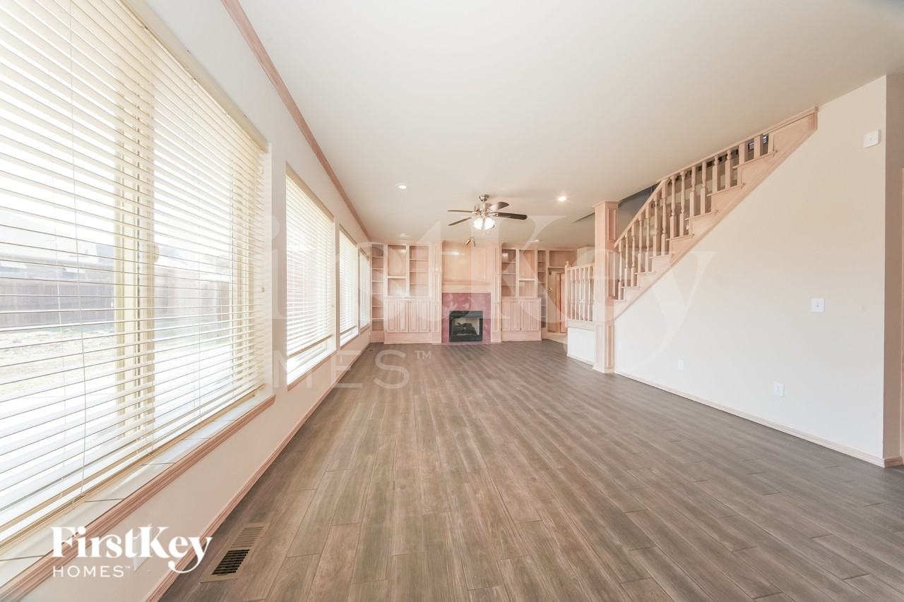 1216 Pine Vly - Photo 4 of 19