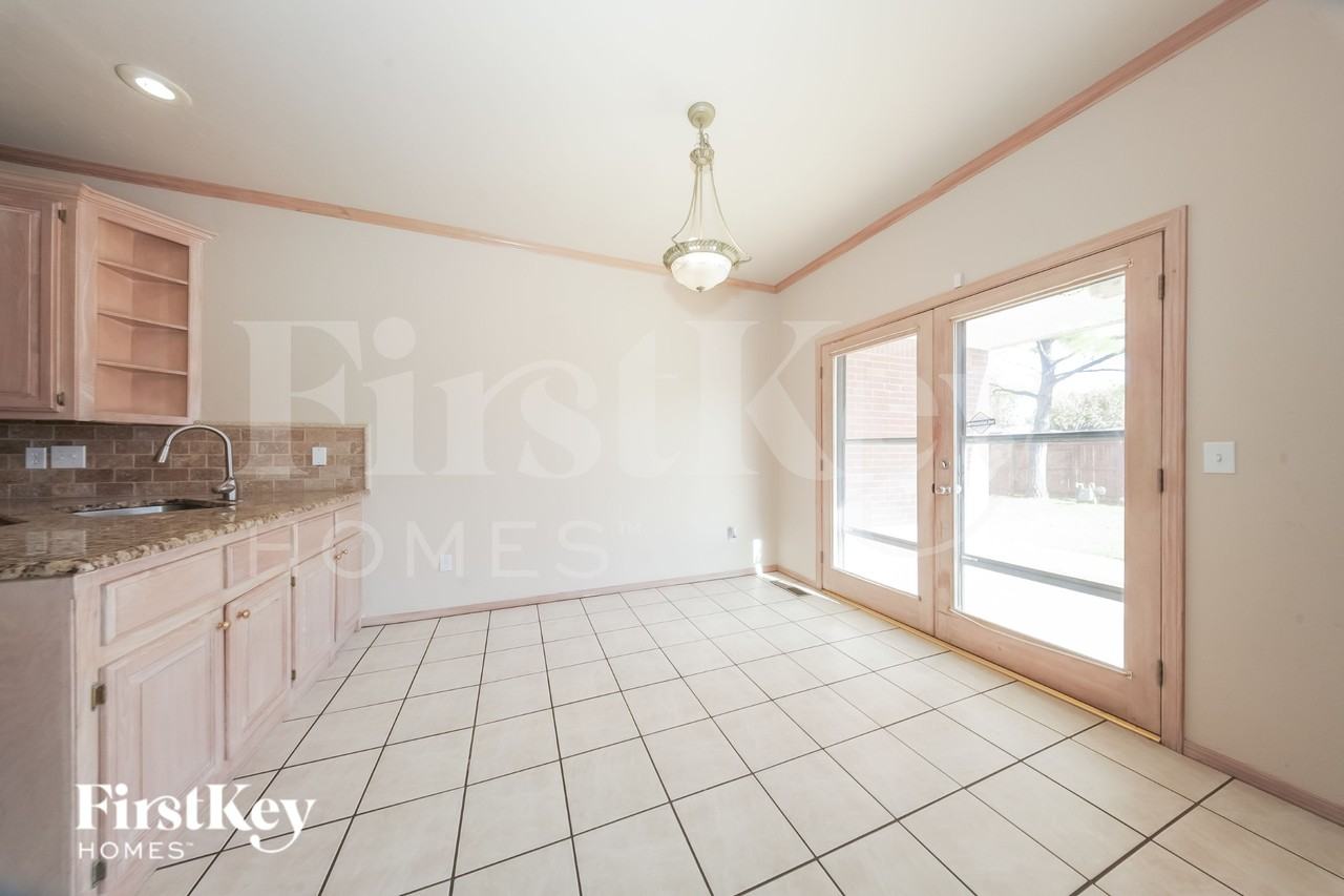 1216 Pine Vly - Photo 7 of 19